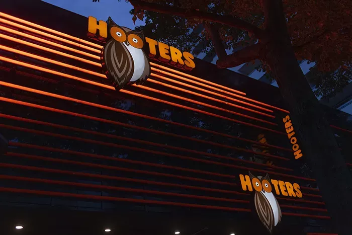 HOOTERS